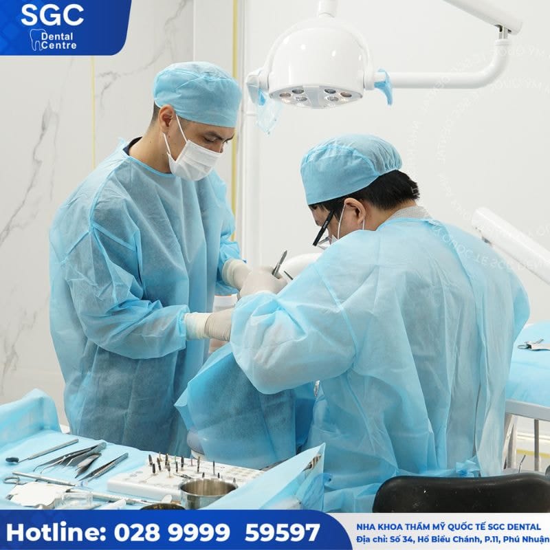 Trụ Implant Straumann Thụy Sĩ: Xuất xứ, ưu điểm và giá cả 4 Đội ngũ bác sĩ có trình độ chuyên môn cao đem lại hiệu quả tốt nhất khi thực hiện cấy ghép