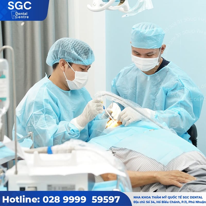 Đội ngũ bác sĩ tại Nha khoa SGC có hơn 10 năm kinh nghiệm thực hiện cấy ghép