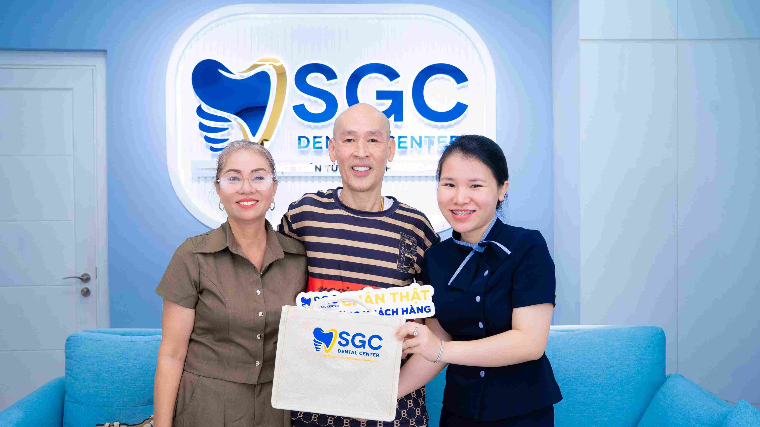 Ảnh khách hàng Nghĩa Văn Nông sau khi trồng răng implant tại Nha khoa SGC