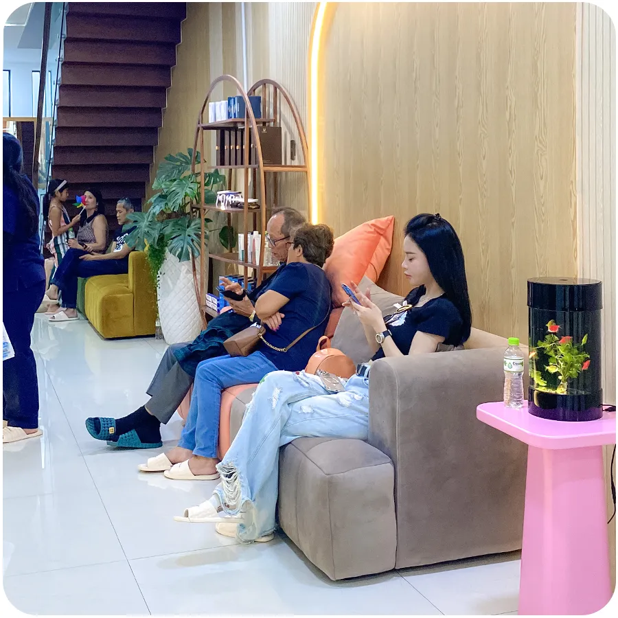 khach hang dong tai nha khoa sgc 4