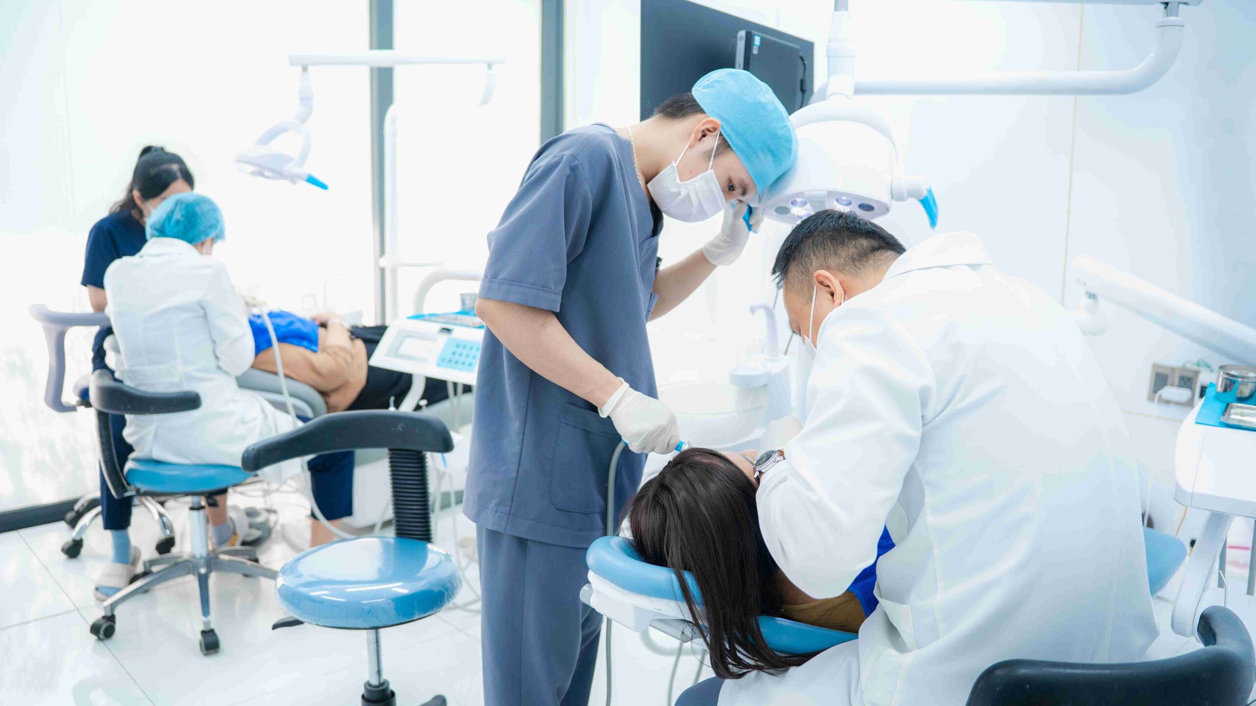 tay trang rang scaled